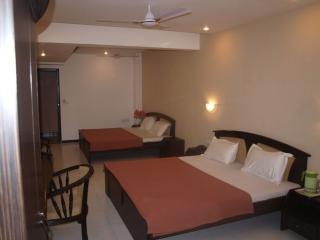 Hotel Maan Residency Ahmedabad Exterior foto