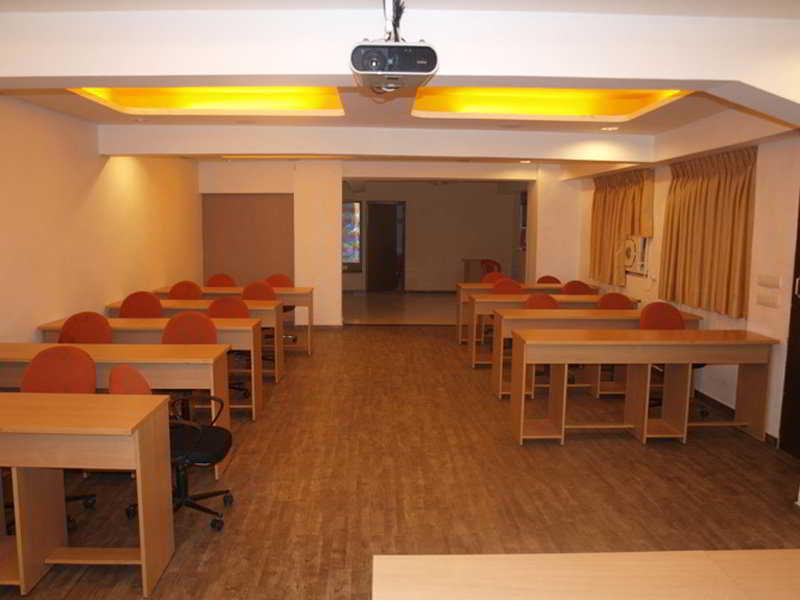 Hotel Maan Residency Ahmedabad Exterior foto