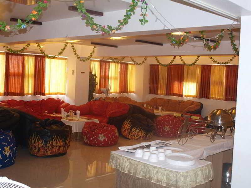 Hotel Maan Residency Ahmedabad Exterior foto