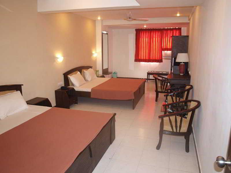 Hotel Maan Residency Ahmedabad Exterior foto